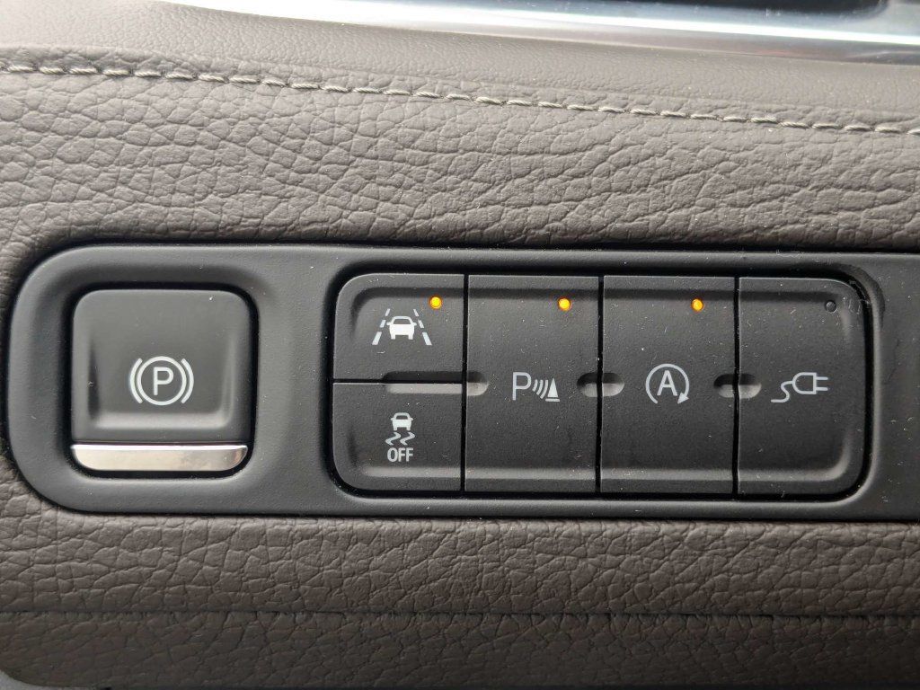 Used 2021 GMC Yukon Denali w/ Denali Premium Package RWD image 33