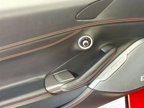 Used 2020 Ferrari Portofino image 14