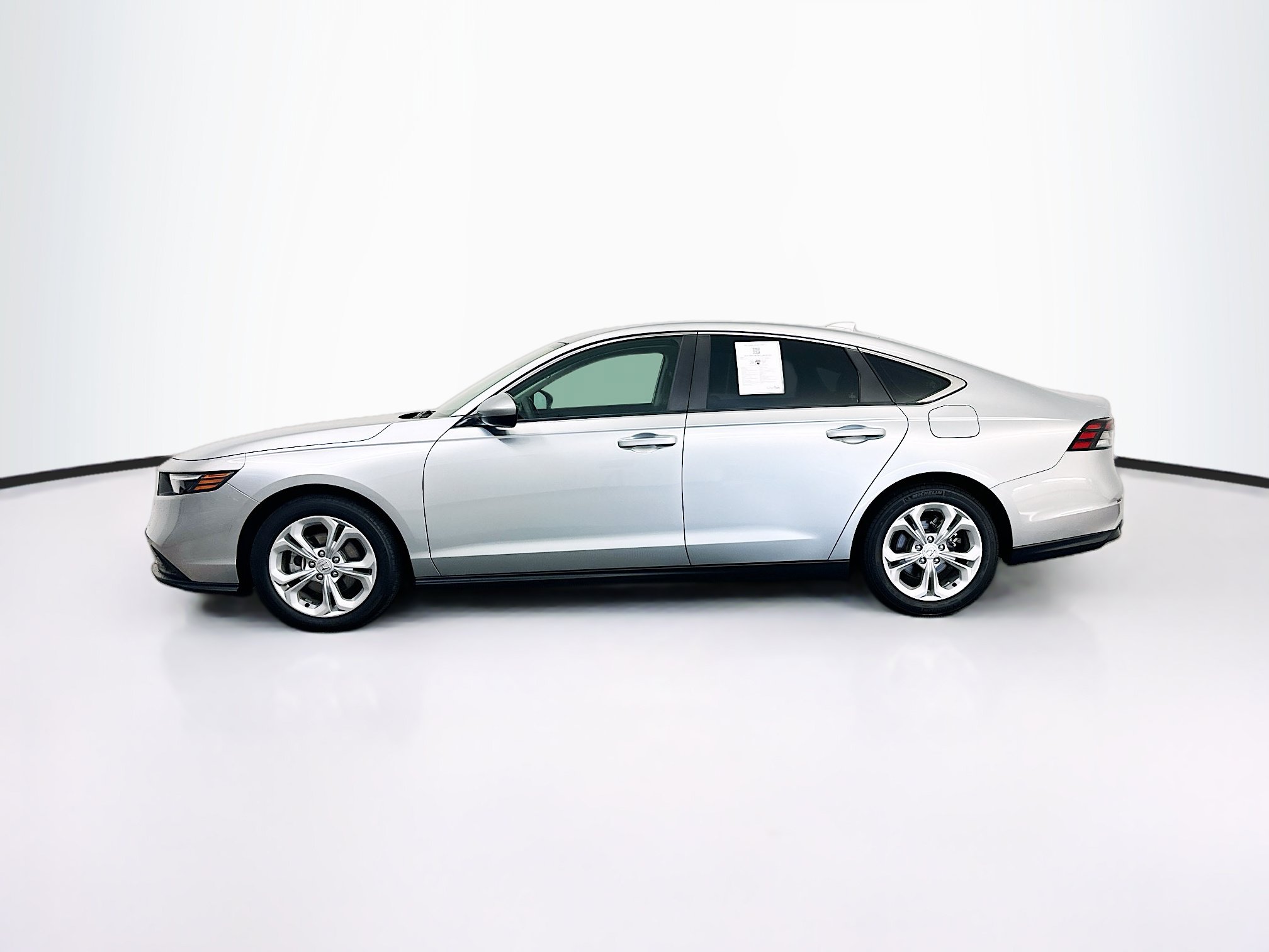 Used 2025 Honda Accord LX image 4