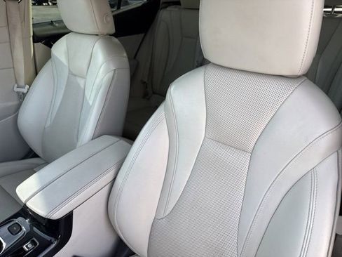 Used 2022 Buick Envision Essence w/ Safety Package FWD image 12