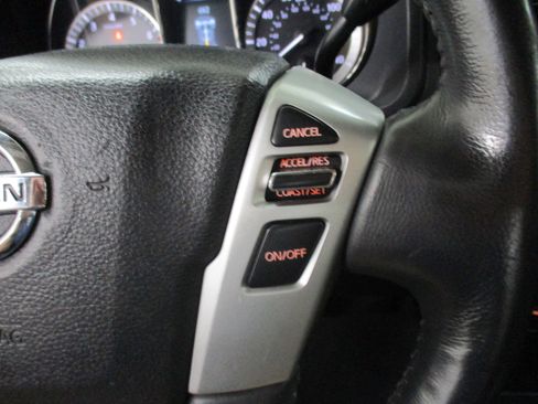 Used 2017 Nissan Titan SV image 19