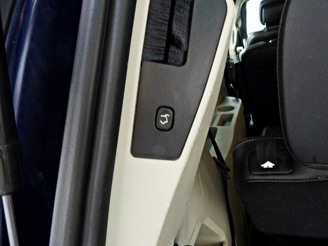 Used 2017 Dodge Grand Caravan SXT FWD image 13