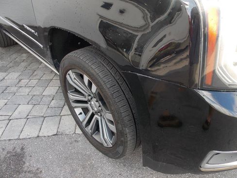 Used 2020 GMC Yukon Denali w/ Denali Premium Package image 2