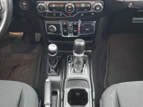 Used 2022 Jeep Gladiator Sport image 13