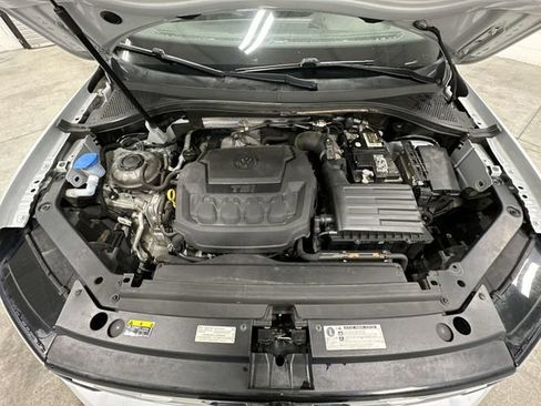Used 2018 Volkswagen Tiguan SEL w/ R-Line Package FWD image 18