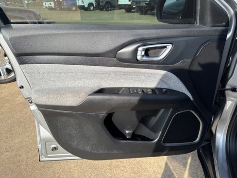 Certified 2022 Jeep Compass Latitude w/ Convenience Group image 6