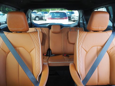 New 2026 Chrysler Pacifica Pinnacle image 17