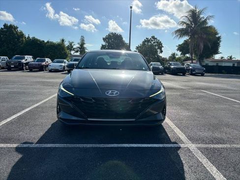 Used 2023 Hyundai Elantra SEL w/ Cargo Package FWD image 6