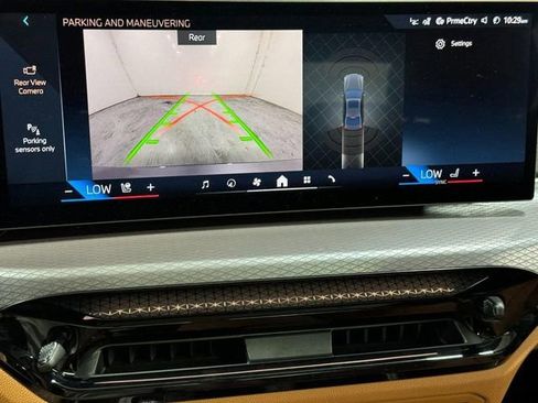 Used 2025 BMW 330i xDrive Sedan w/ Premium Package AWD/4WD image 13