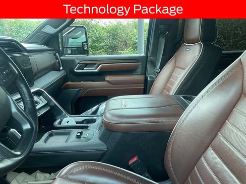 Used 2024 GMC Sierra 3500 Denali Ultimate AWD/4WD image 8