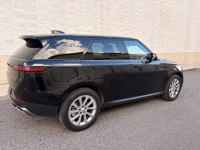 Used 2025 Land Rover Range Rover Sport SE AWD/4WD image 4