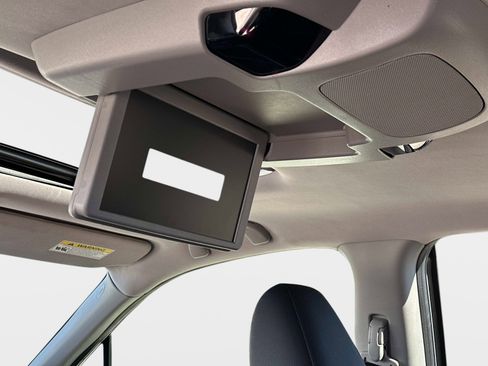 Used 2022 Honda Pilot Touring image 16