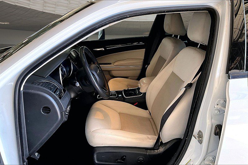 Used 2023 Chrysler 300 Touring w/ Sport Appearance Package RWD image 21