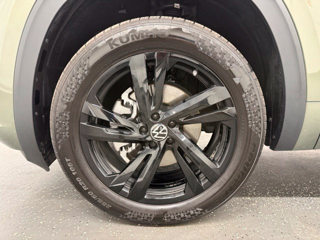Used 2026 Volkswagen Atlas Cross Sport SEL R-Line AWD/4WD image 19