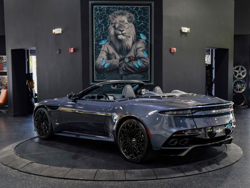 Used 2021 Aston Martin DBS Superleggera Volante image 16