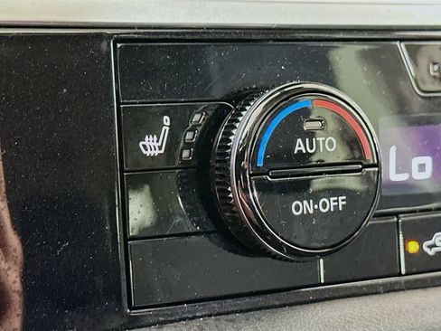 Used 2022 Nissan Pathfinder SV w/ SV Premium Package AWD/4WD image 26