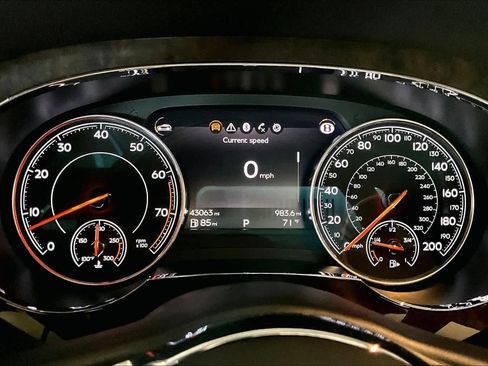 Used 2018 Bentley Bentayga Activity image 25