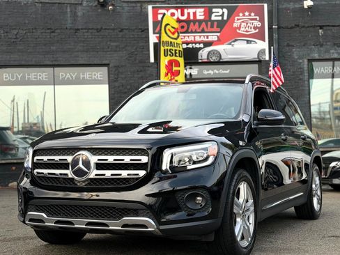 Used 2023 Mercedes-Benz GLB 250 4MATIC w/ Premium Package image 1