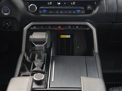 Used 2022 Toyota Tundra Platinum w/ Advanced Package AWD/4WD image 19