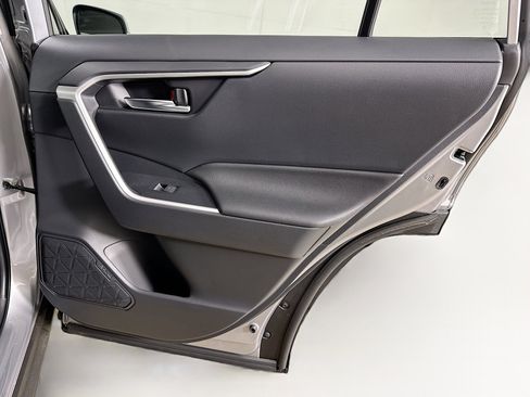 Used 2025 Toyota RAV4 XLE image 28