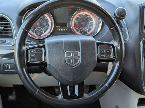 Used 2019 Dodge Grand Caravan SXT image 23