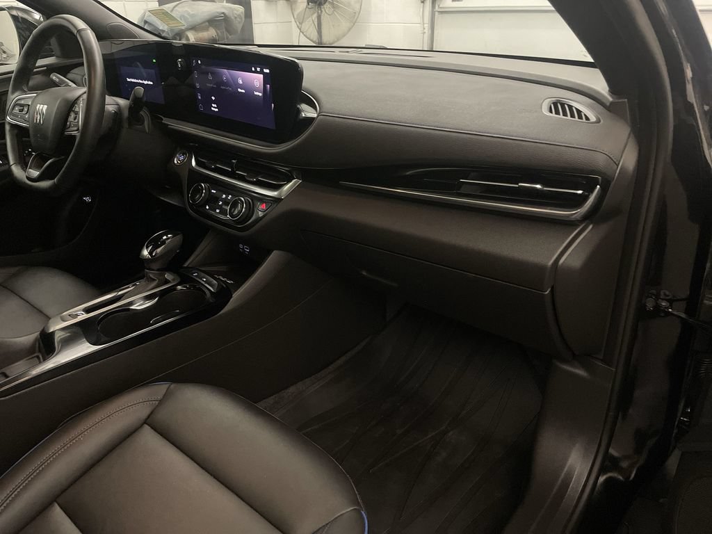 Used 2025 Buick Envista Sport Touring w/ Experience Buick Package FWD image 22