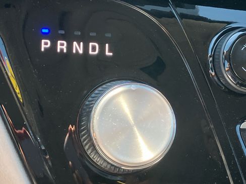 Used 2024 Chrysler Pacifica Touring-L FWD image 14