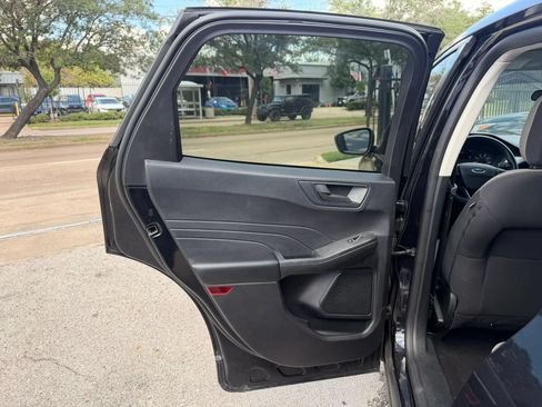 Used 2022 Ford Escape SE w/ Convenience Package FWD image 15