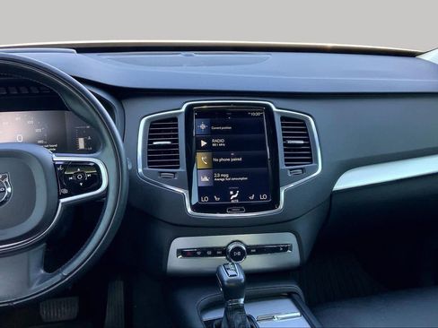 Used 2018 Volvo XC90 T5 Momentum w/ Convenience Package AWD/4WD image 7