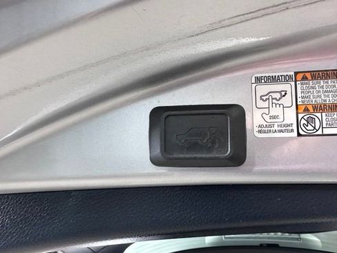Used 2016 Toyota RAV4 XLE AWD/4WD image 14