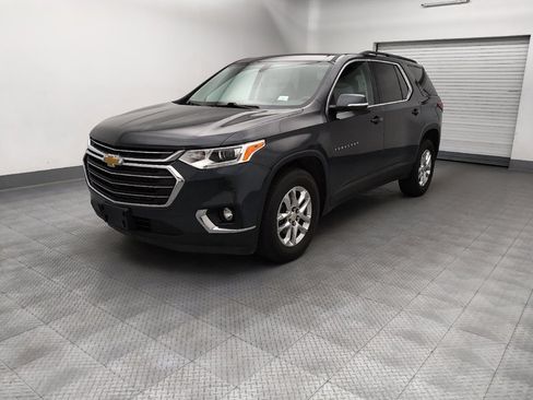 Used 2020 Chevrolet Traverse LT FWD image 2