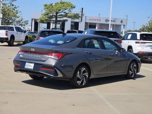 Used 2025 Hyundai Elantra Limited FWD image 7