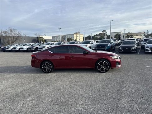 Used 2024 Nissan Altima 2.5 SR w/ SR Premium Package image 4