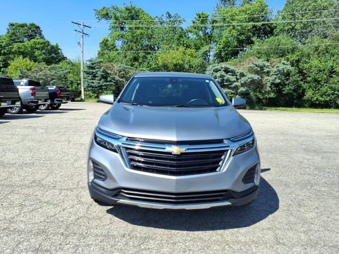 Used 2024 Chevrolet Equinox LT FWD image 2