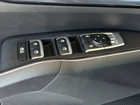 Used 2023 Kia Sorento S w/ Panoramic Sunroof Package FWD image 12