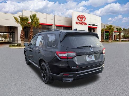 Used 2025 Honda Pilot Black Edition image 6
