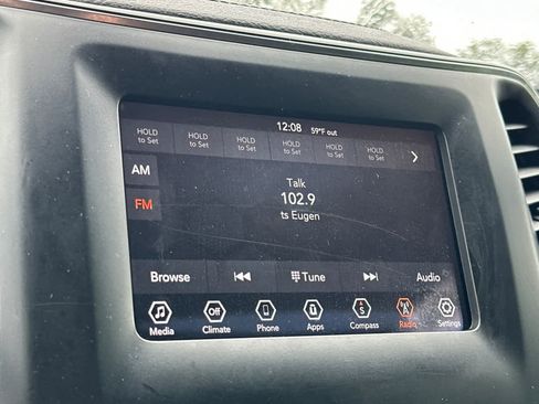 Used 2019 Jeep Cherokee Latitude w/ Popular Appearance Group FWD image 18