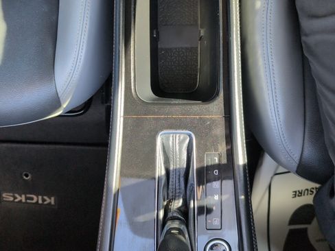 Used 2021 Nissan Kicks SR w/ SR Premium Package FWD image 21