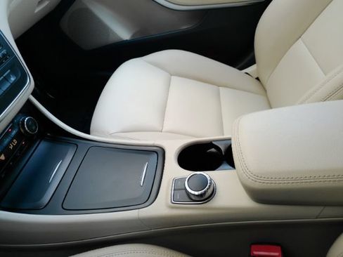 Used 2014 Mercedes-Benz CLA 250 image 40