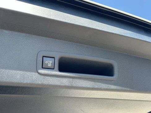Used 2026 Toyota Sienna XLE FWD image 33