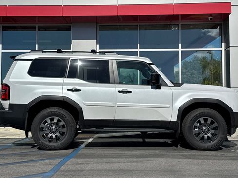 Certified 2025 Toyota Land Cruiser image 4