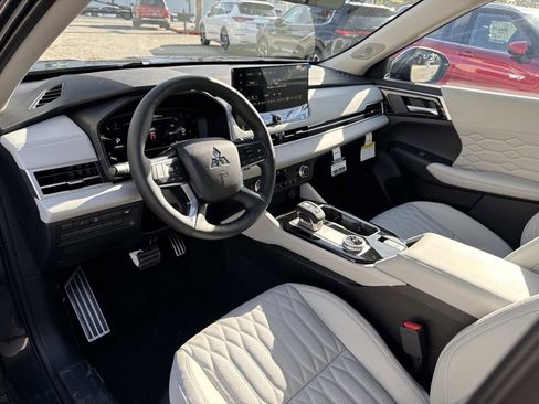 New 2026 Mitsubishi Outlander SEL image 11