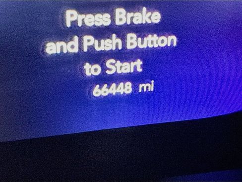 Used 2023 Chrysler Pacifica Touring-L FWD image 5