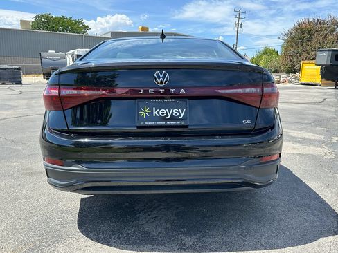 Used 2025 Volkswagen Jetta SE FWD image 9
