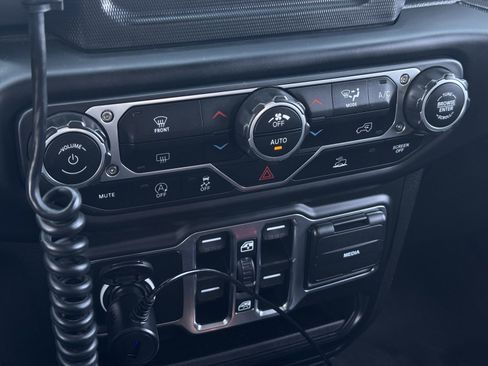 Used 2023 Jeep Wrangler Unlimited Sport AWD/4WD image 21