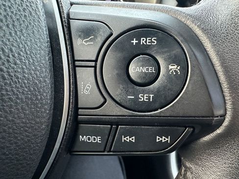 Used 2022 Toyota RAV4 XLE Premium image 21