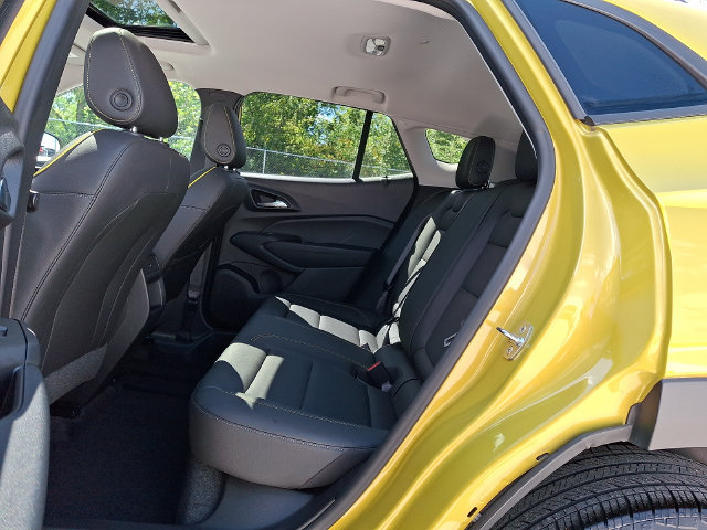 Used 2024 Chevrolet Trax ACTIV w/ Sunroof Package FWD image 13