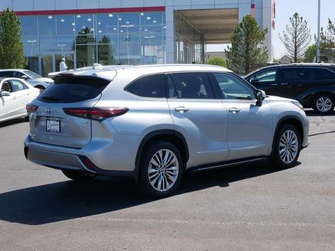 Certified 2024 Toyota Highlander Platinum AWD/4WD image 5