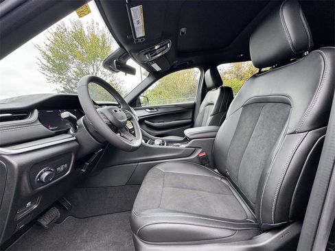 New 2025 Jeep Grand Cherokee 4WD image 14