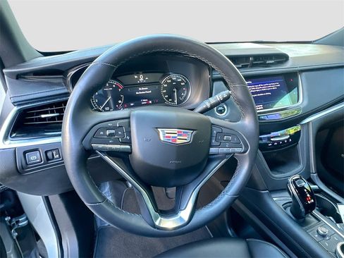 Used 2023 Cadillac XT6 Luxury image 11